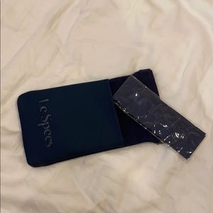 Le Specs Traveling Case w/ Cleaning Cloth